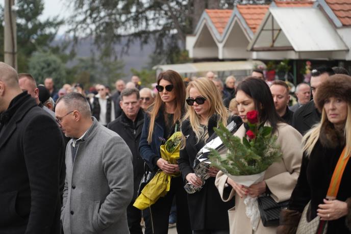 Ceca Šarić na sahrani majke Goge Sekulić