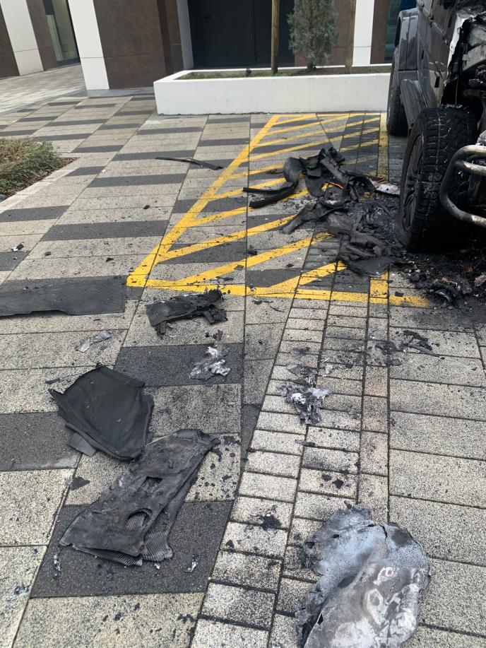 Baka Prase zapaljen automobil