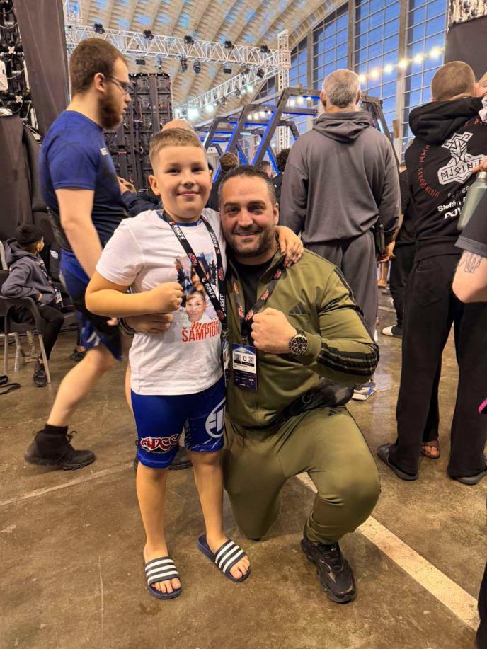 0601   LOZNICA - Sa trenerom Aleksandrom Tomićem FOTO ABS.jpg