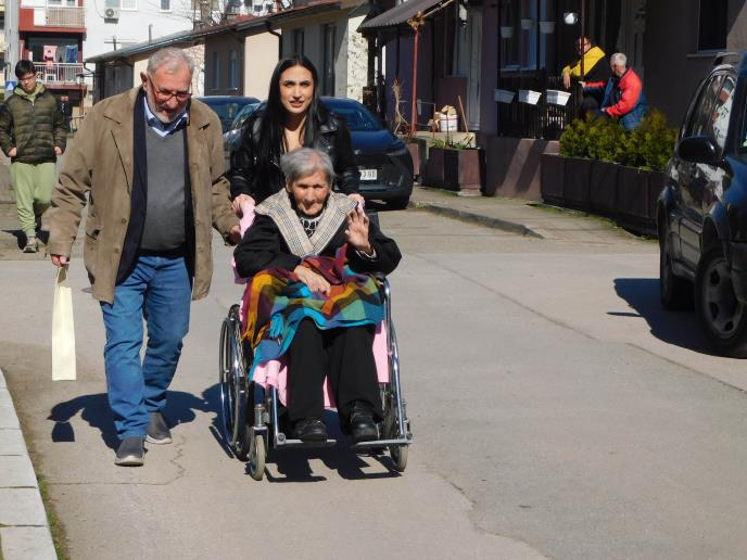 MALI ZUVORNIK - Odlazak na slavlje.JPG