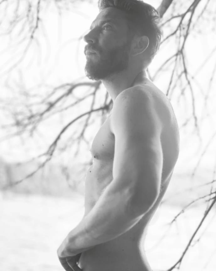 Predrag Damnjanović pozira u prirodi posle fizičke transformacije (1).PNG