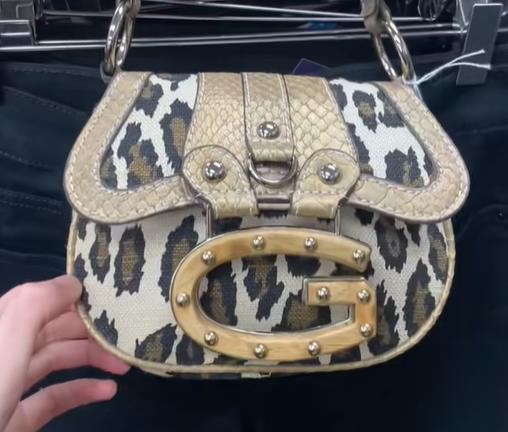 Dizajnerska torba sa leopard dezenom kupljena za manje od 3 evra u second hand radnji