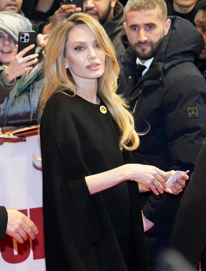 Anđelina Džoli na crvenom tepihu