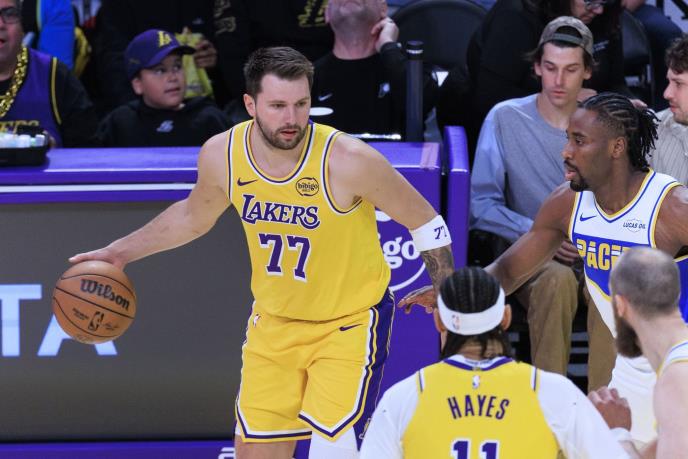 Luka Dončić na meču Los Anđeles Lejkers - Indijana Pejsers