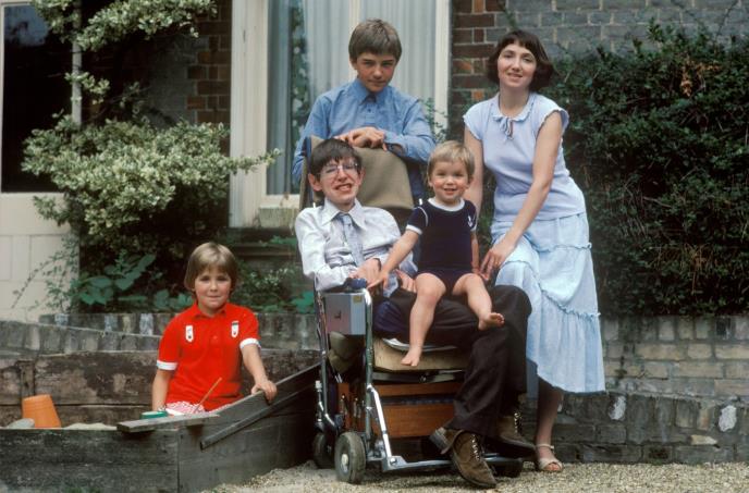 Stiven Hoking sa suprugom