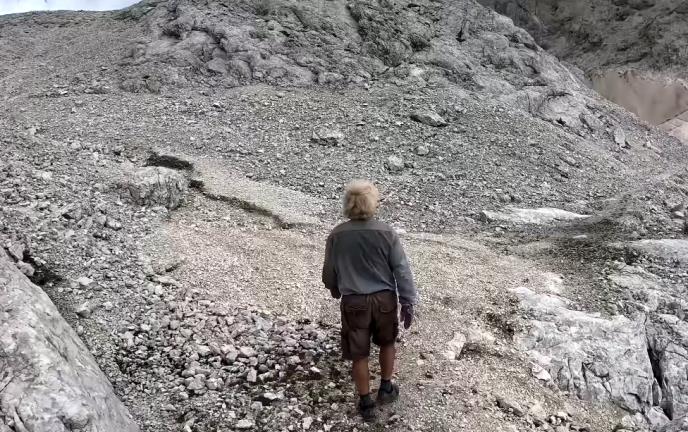 Planinski bivak na Zapadnoj triglavskoj visoravni u Sloveniji na 2.530 metara nadmorske visine (3).PNG