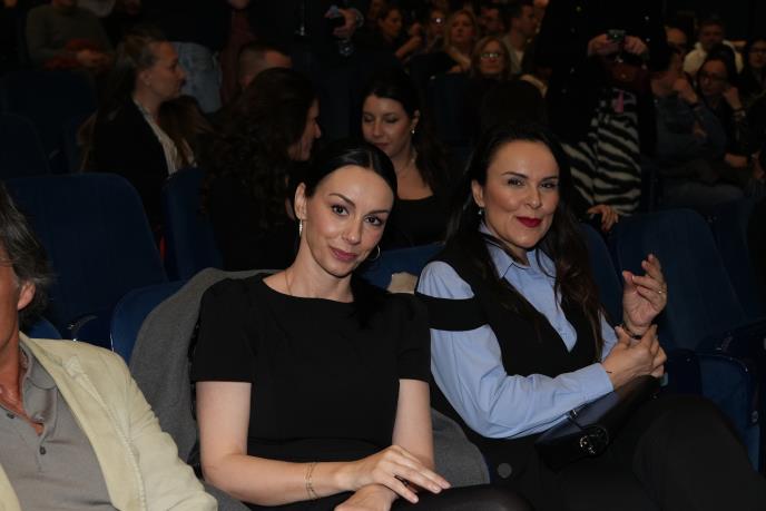 Sloboda Mićalović i njena sestra Mirjana na premijeri filma Sportsko srce u Beogradu.