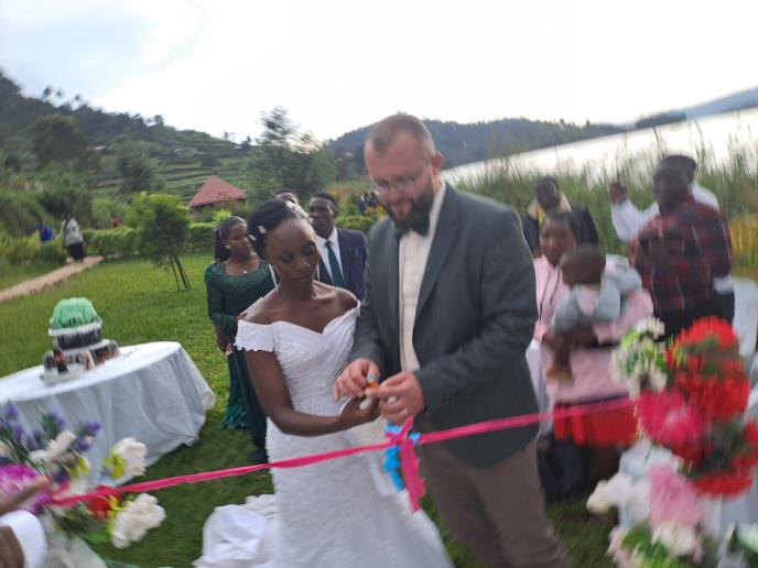 Srđan i Dafina - venčanje u Ugandi 1.jpg