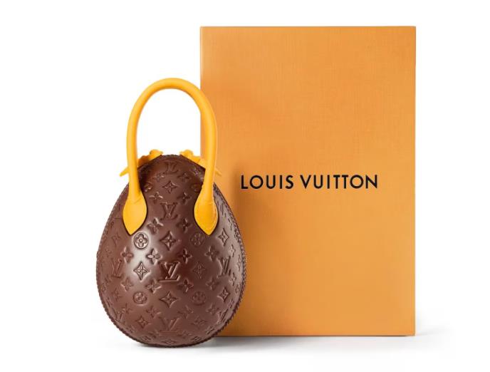 Čokoladna torba Luj Vitona Sac Œuf Jaune napravljena za Uskrs 2026 u ekskluzivnoj radnji u Parizu (5).PNG