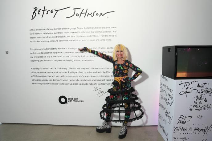 Betsi Džonson na gala večeri fondacije Eltona Džona