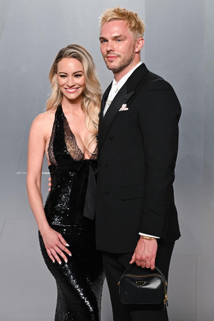 Brajana Holi u crnoj haljini sa šljokicama i dubokim izrezom na Vanity Fair žurci