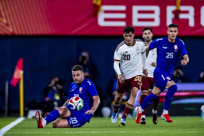 Težak je posao pred Veljkom Paunovićem