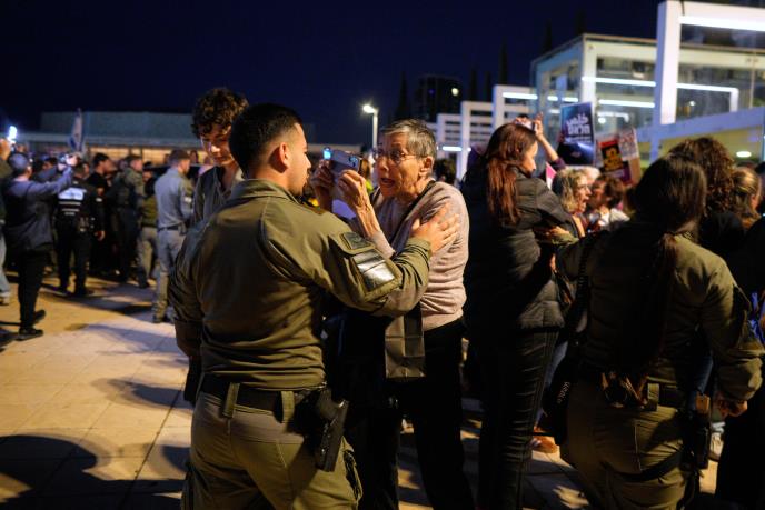 xxxx01 AP Maya Levin.jpg