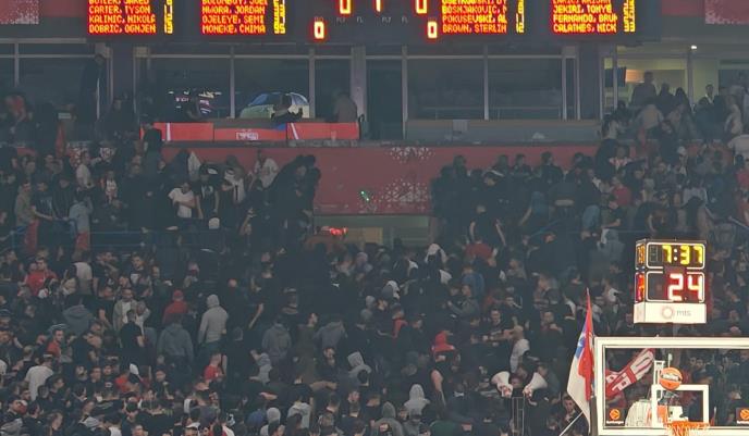 Delije se potukle sa Žandarmerijom