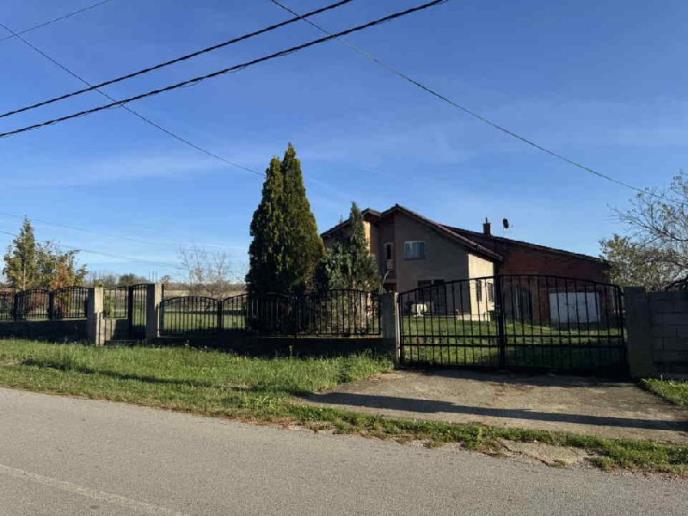 Kuća na Glumčevom brdu (4).jpg