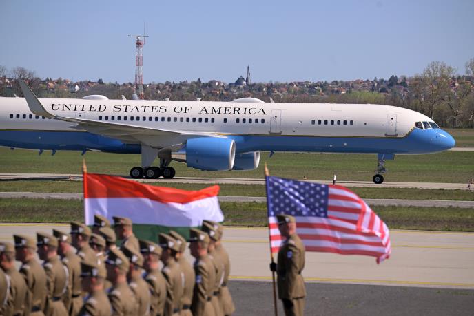 vance01 AP Zsolt Szigetvary.jpg