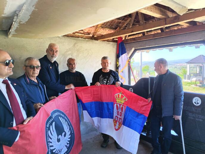 Članovi Udruženja veterana organa bezbednosti i vojne policije Srbije i bivši pripadnici 52.bVP u rodnom mestu Desimira Deska Selimovića