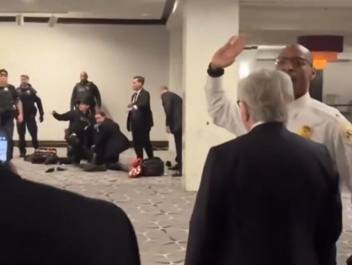 Donald Tramp correspondent dinner (2).png