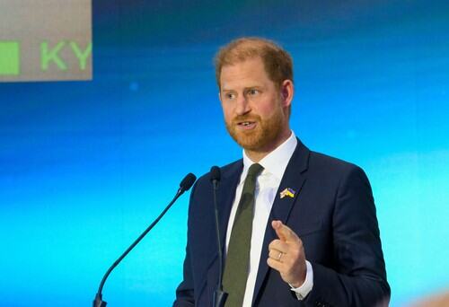 princ Hari u poseti Ukrajini