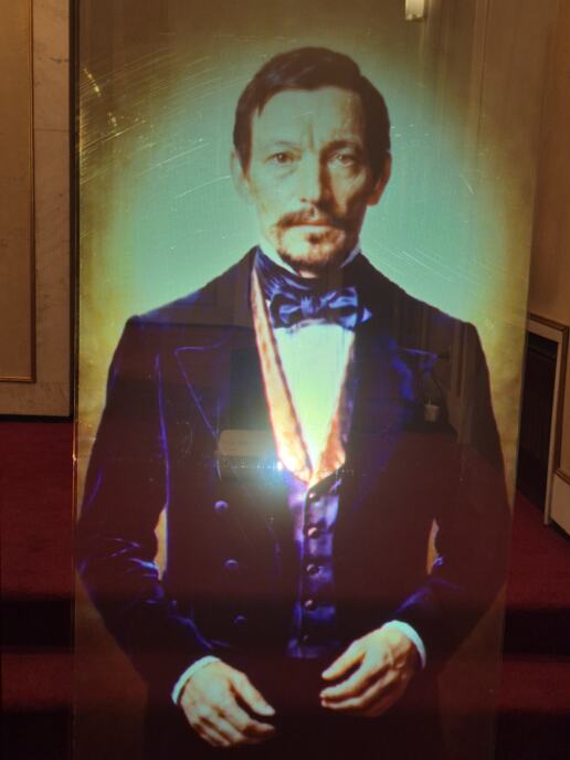 Sterija kao Hologram.jpg