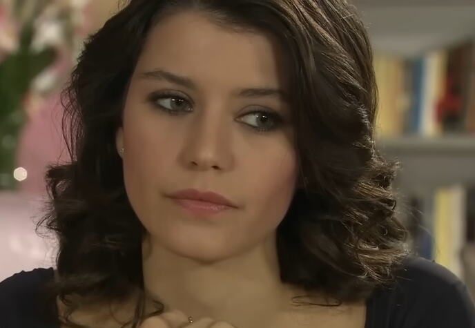 Beren Sat kao Bihter u seriji Zabranjeno voće