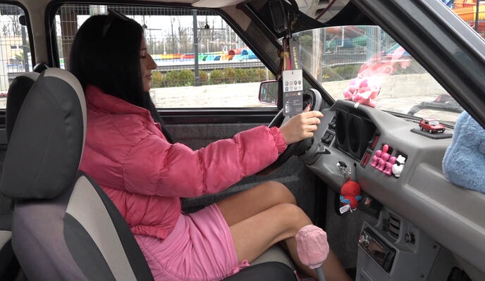 Jelena Despotović iz Trstenika sa roze „jugom“ ukrašenim detaljima inspirisanim Barbikom (1).PNG