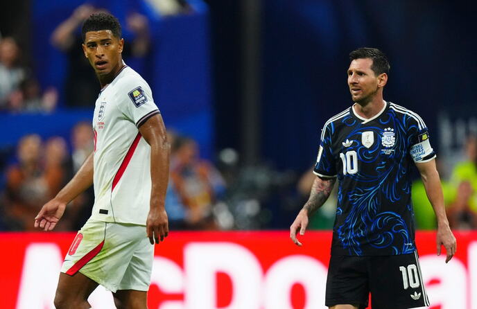 Džud Belingem i Lionel Mesi na meču Engleska - Argentina