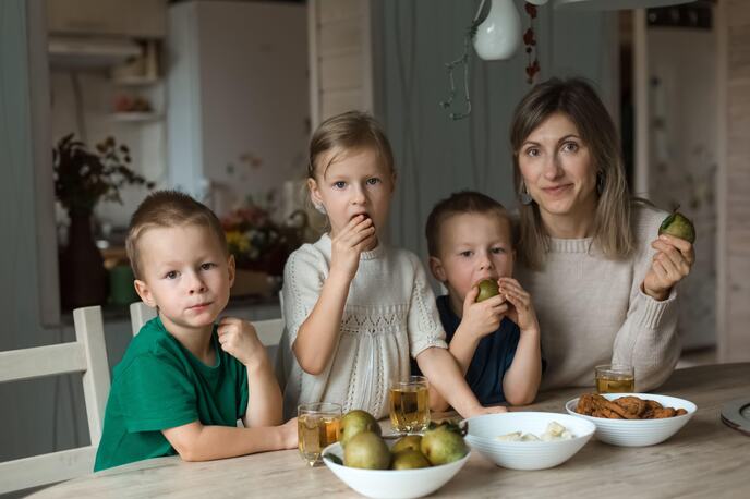 Istraživanje pokazalo da majke troje dece imaju najveći stres