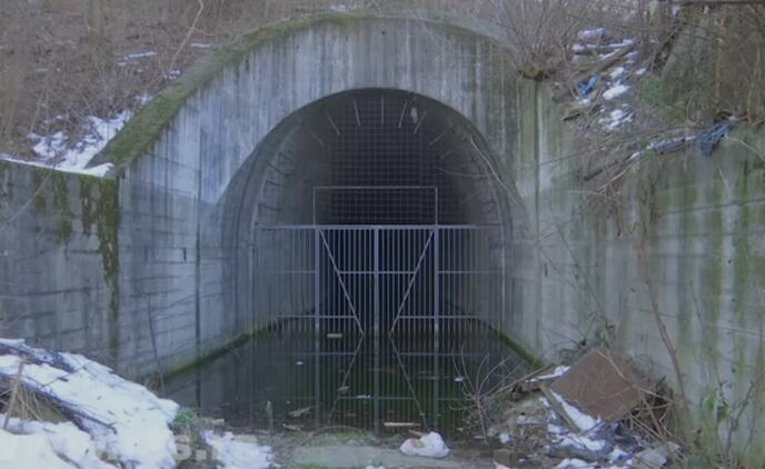 beogradski metro Pančevački most Karaburma Metro i voz (6).png
