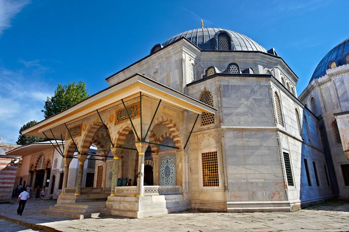 Turbe sultana Selima II u dvorištu Aje Sofije