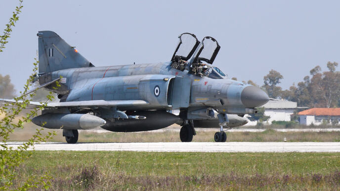 McDonnell Douglas F-4 Phantom II (2).jpg