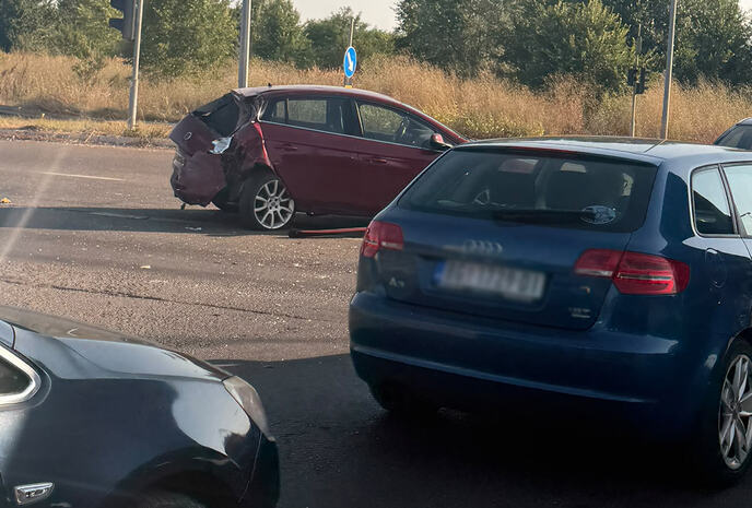 Saobraćajna nezgoda, Zemun polje. Dva povređena lica (3).jpg