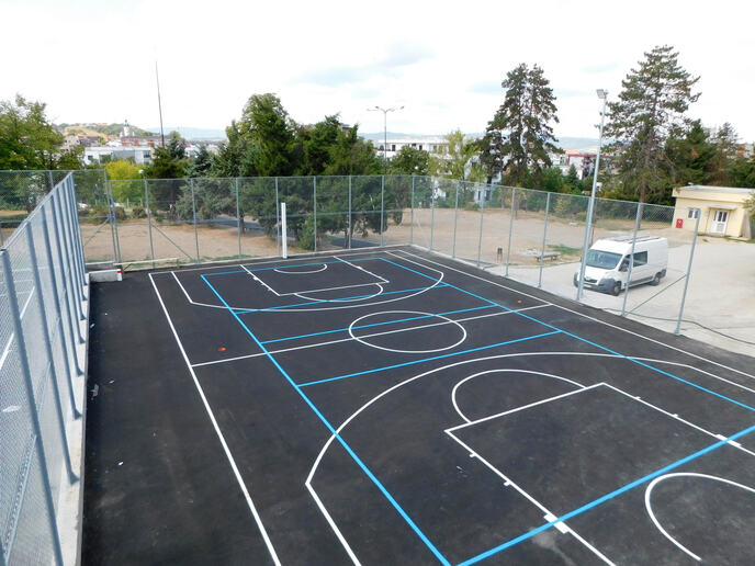 LOZNICA - Košarka i odbojka.JPG