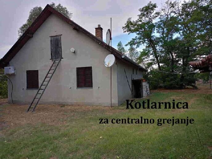 prodaje-se-kuca-salas-u-hajdukovu-sa-zemljom_6.jpg