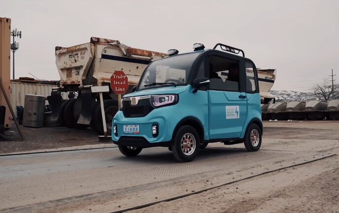 Mali električni automobil Chang Li tokom testiranja nakon isporuke iz Kine (7).PNG