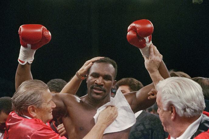 Evander Holifild