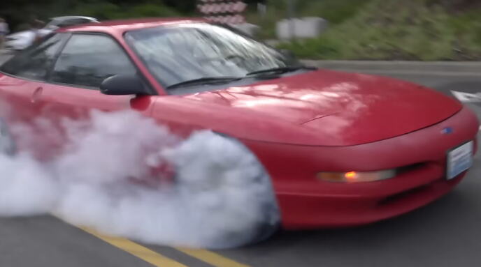 Ford Probe u koji je umesto motornog ulja sipan WD-40 završava u plamenu tokom eksperimenta (6).png