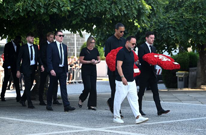 Endi Robertson na sahrani Žote