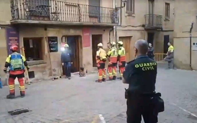 Španija 12 povređenih, desetine zarobljenih nakon što se srušio turistički bar.jpg