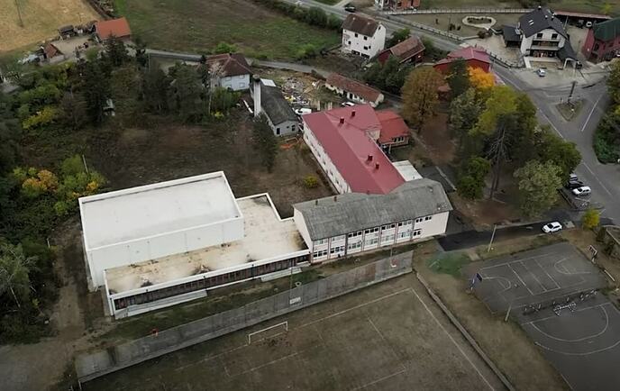 LOZNICA- Škola sa novom salom.jpg