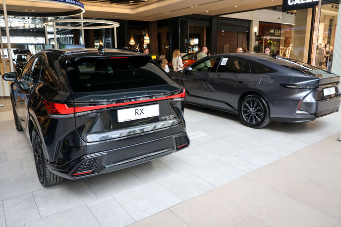 LEXUS