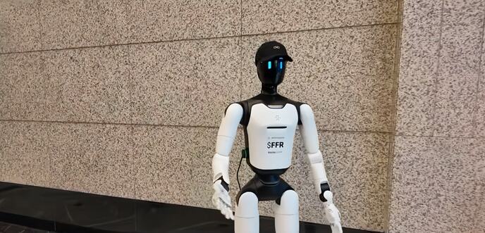 humanoidni robot (2).jpg