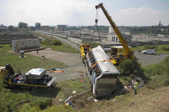 drezden-nemacka-nesreca-autobusi.jpg