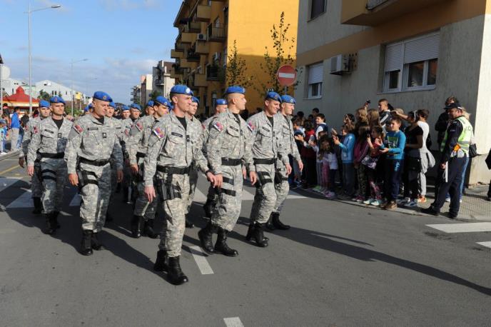 defile-policije-ub-nebojsa-stefanovic.jpg