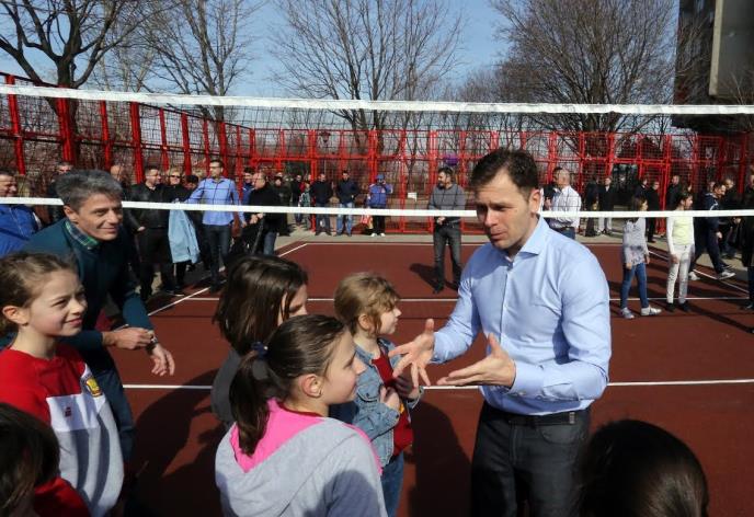 sinisa-mali-andreja-mladenovic-obonova-igraliste.jpg