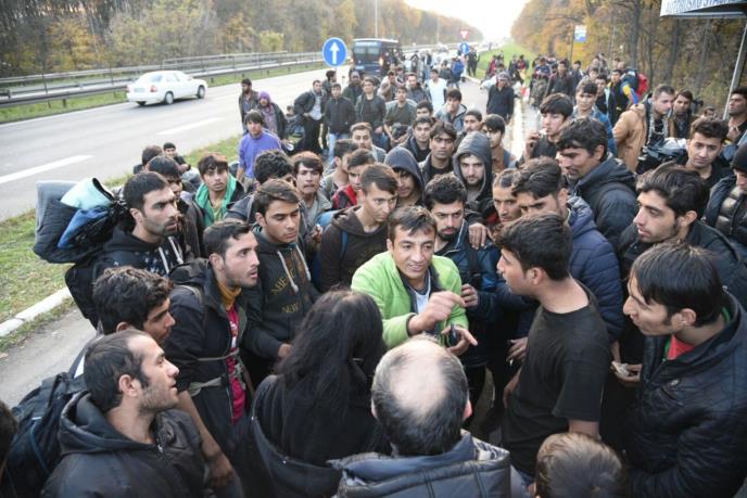 migranti-protest-autoput-bezanija-peske-hrvatska.jpg