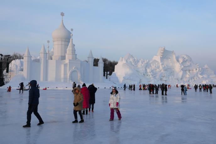 epa-wu-hong-harbin-ice21.jpg