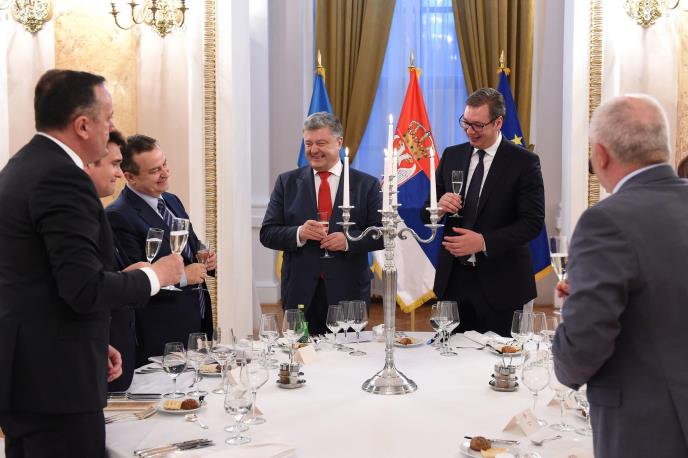 vucic-porosenko-svecana-vecera-dom-garde-foto-tanjug-dragan-kujundzic-8.jpg