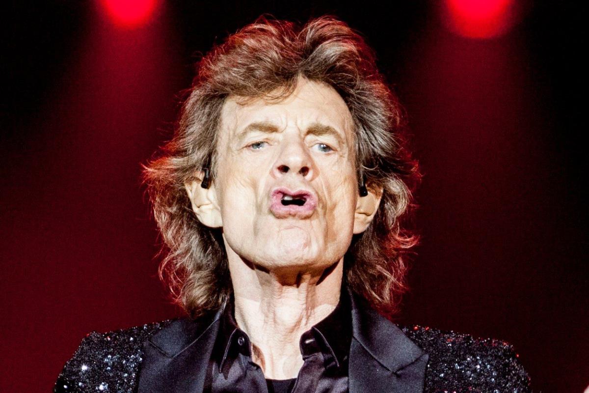 Mik Džeger pravi grimasu