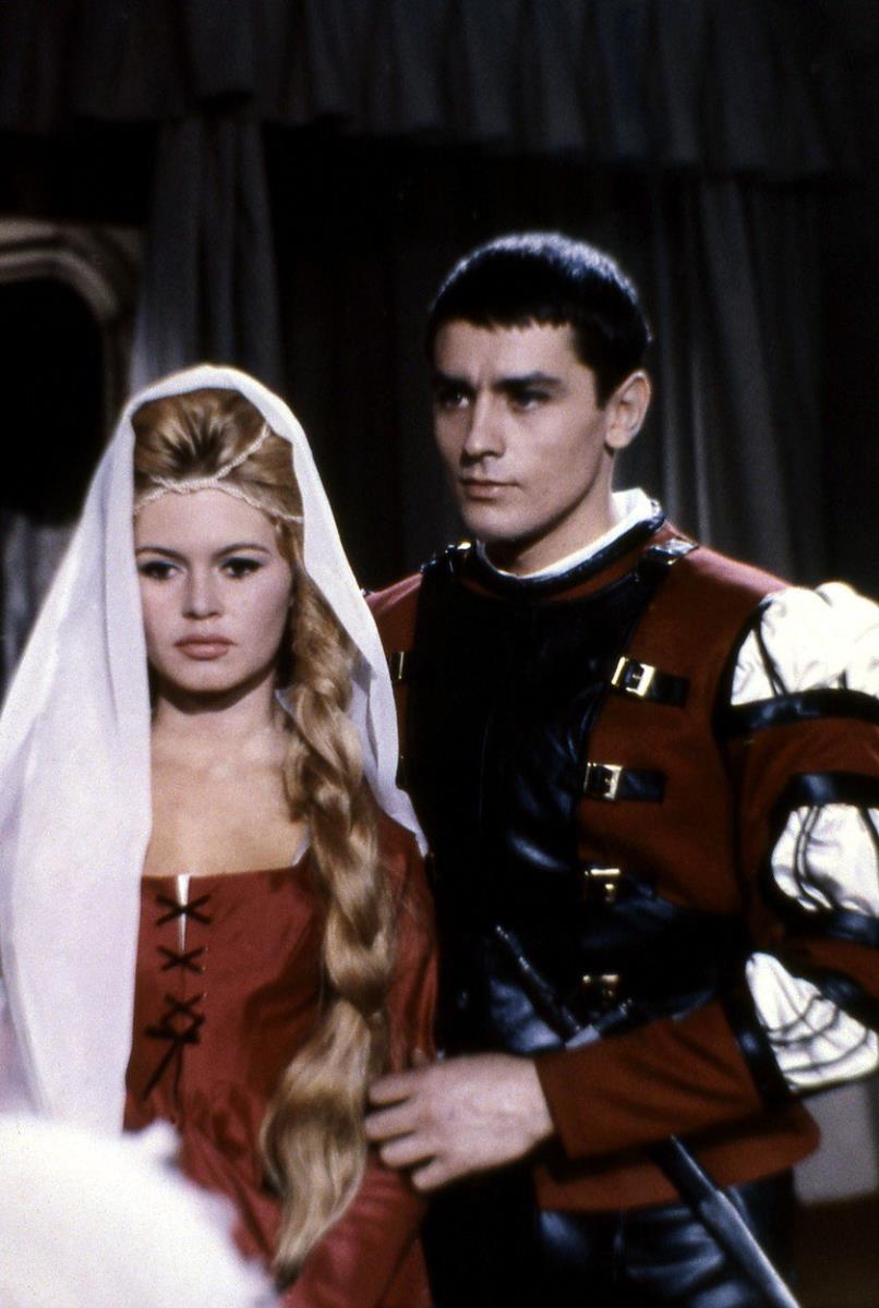 Alen Delon iz mlađih dana sa koleginicom